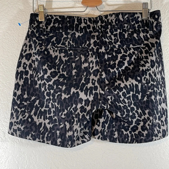Isaac Mizrahi New York Distressed Leopard Tailored 5" Inseam Short Size 4 NEW - Picture 3 of 9